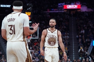 杨毅：库里如此高龄还能保有好竞技状态 核心原因是对比赛的热爱